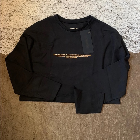 Legacy Oversized Long Sleeve Crop Gold
Signature - Picture 3 of 8